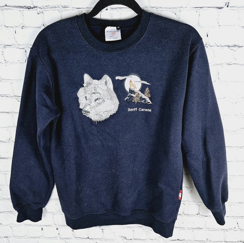 RUNDLE WEAR | Banff Canada embroidered grey wolf scenery crewneck sweatshirt